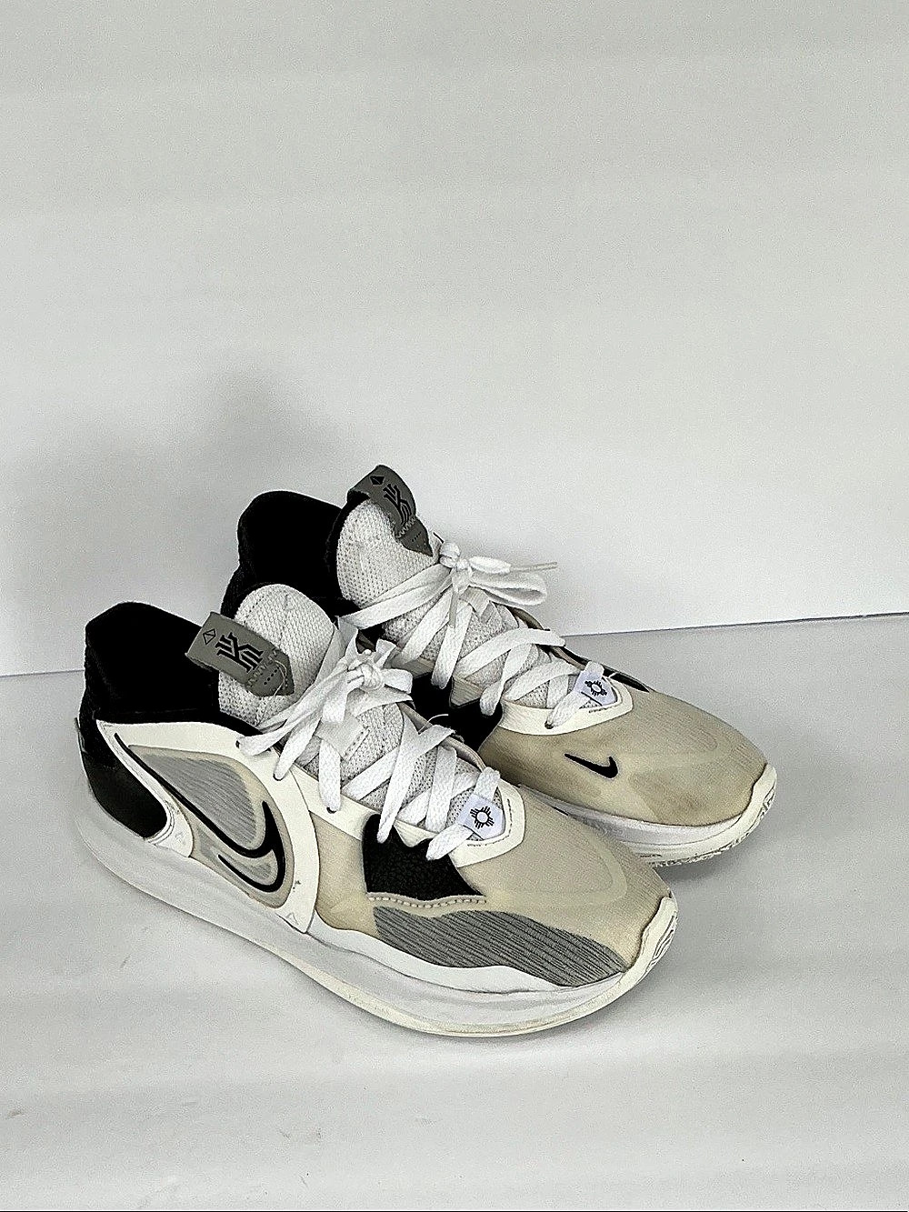 Nike Kyrie Basketball Shoes White Gray US 8